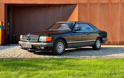 Mercedes 500 SEC z 1983 r. wyceniony został na 22 tys. euro, czyli ponad 100 tys. zł. Dwudrzwiowa we