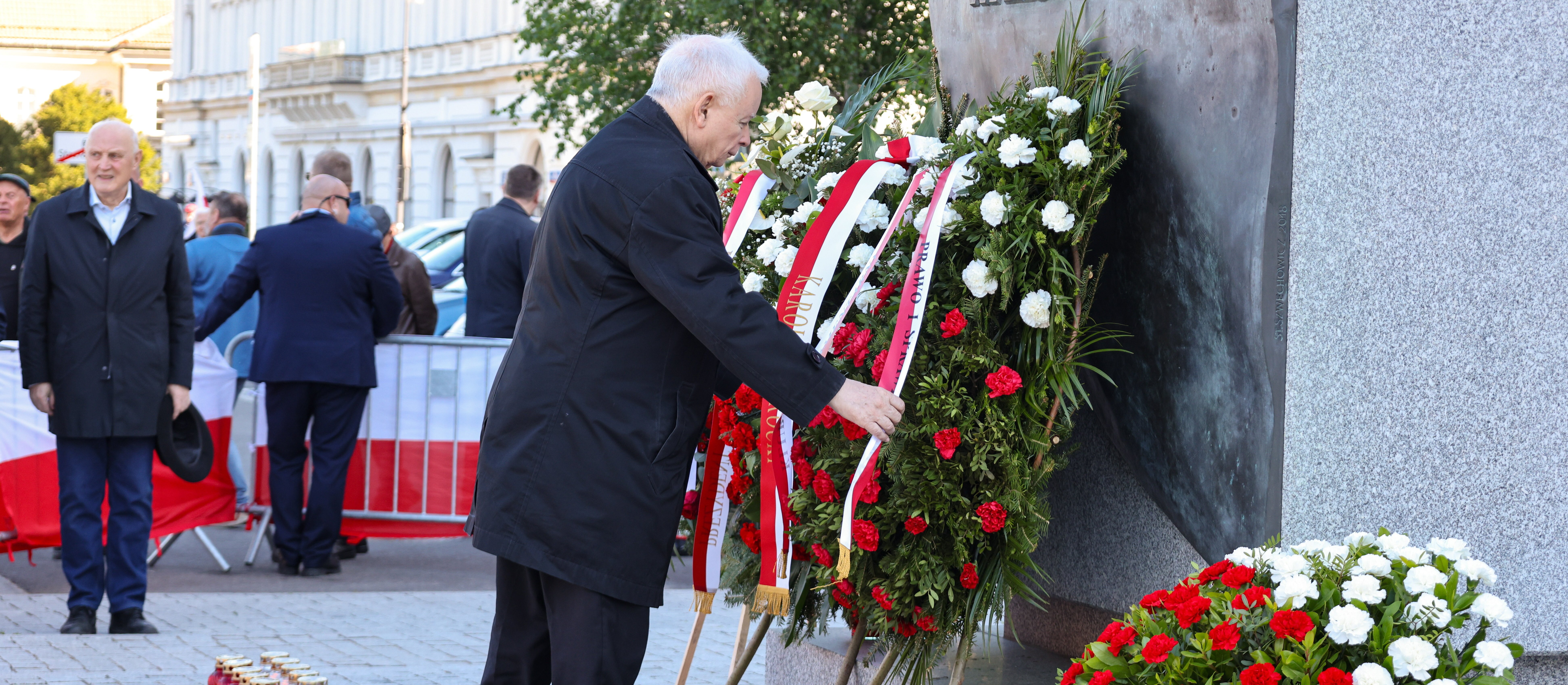 Miesięcznica smoleńska. Jarosław Kaczyński: jak zwykle trzeba zabierać głos wśród krzyków i wrzasków