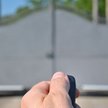 SN uchylił grzywnę za uszkodzenie auta otwieraną bramą