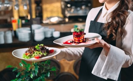 Jak znaleźć najlepszą restaurację na wakacjach? Oto naukowe podejście