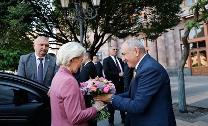 Premier Armenii Nikol Pashinyan i przewodnicząca Komisji Europejskiej Ursula von der Leyen
