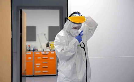 Hiszpania: Spada dobowa liczba zgonów spowodowanych wirusem