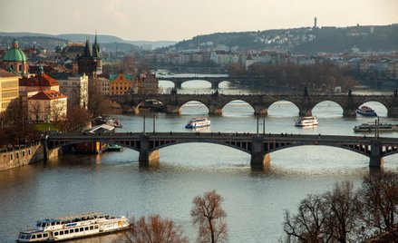 Praga wprowadza zakaz wycieczek z przewodnikiem typu pub crawl