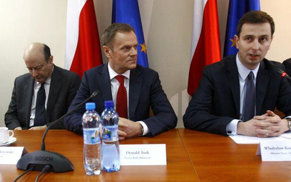 Od lewej Jacek Rostowski, wicepremier i minister finansów, premier Donald Tusk i Władysław Kosiniak-