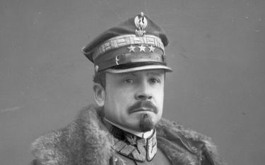 Józef Haller, fotografia portretowa w mundurze i w płaszczu.