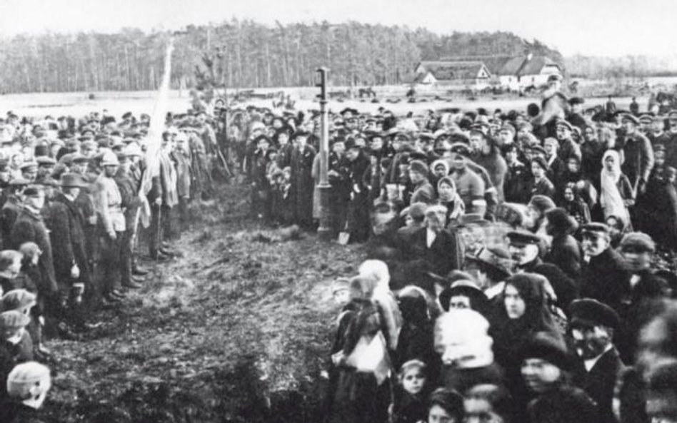 Uroczystość usunięcia słupa granicznego między Galicją a Królestwem Polskim w Brzózie (pow. tarnobrz