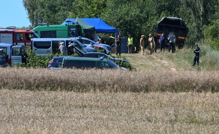 Służby w miejscu upadku obiektu w okolicach miejscowości Tarnawa-Kolonia.