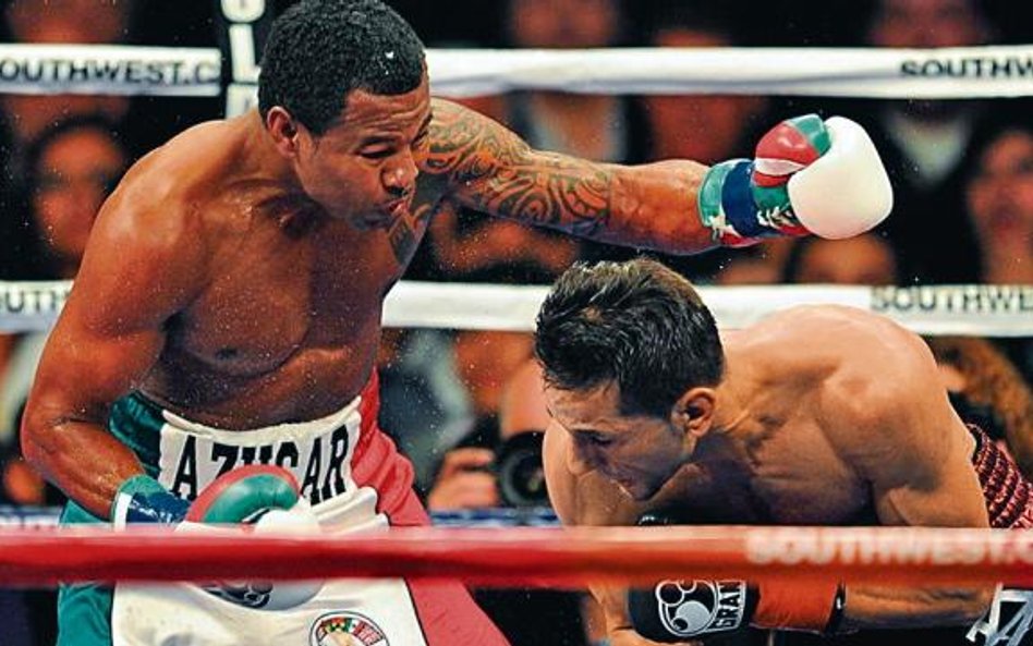 Sugar Shane Mosley (z lewej) uznał wynik swojej walki z Sergio Morą za sprawiedliwy