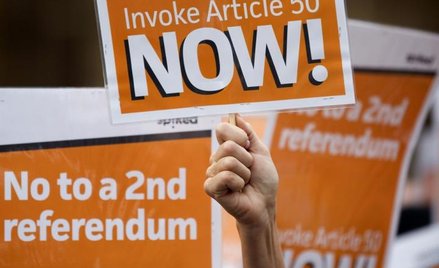 Artykuł 50, natychmiast! – domagają się zwolennicy jak szybszego Brexitu. To artykuł traktatu unijne