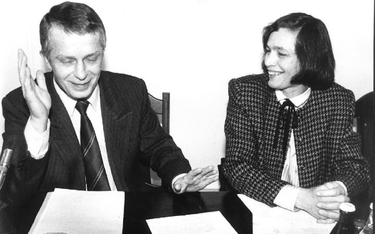 Teresa Liszcz i Lech Falandysz z Kancelarii Prezydenta Lecha Wałęsy. 1993 rok, komisja sejmowa debat