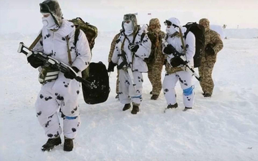 Rosyjscy żołnierze ćwiczą w Arktyce