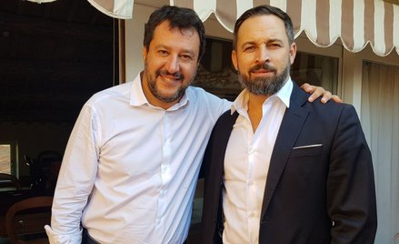 Przywódca włoskiej Ligi Matteo Salvini i Santiago Abascal, lider gloryfikującej dyktaturę generała F