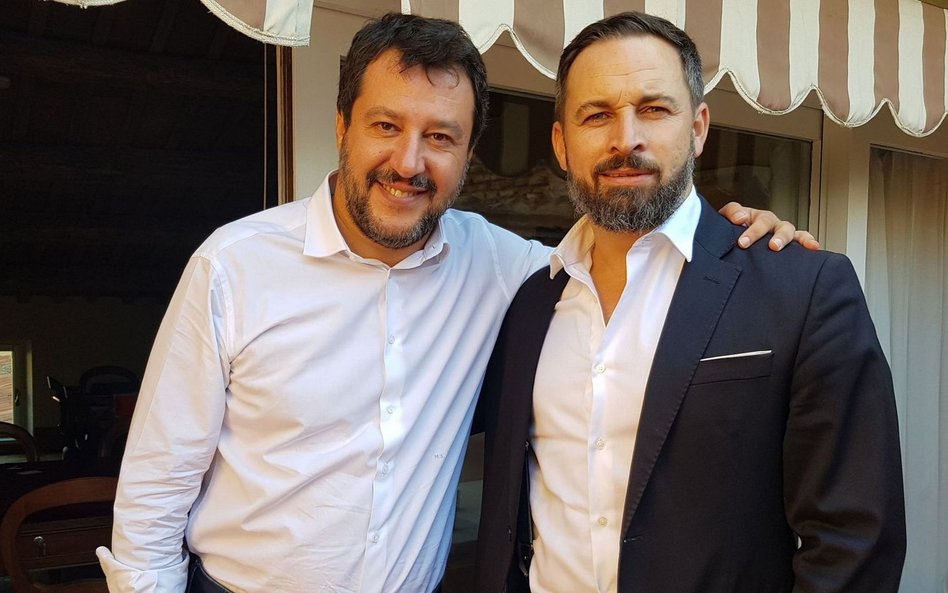 Przywódca włoskiej Ligi Matteo Salvini i Santiago Abascal, lider gloryfikującej dyktaturę generała F