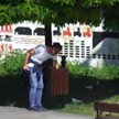 Lublin: Reporter TVP rozrzucał śmieci na placu Lecha Kaczyńskiego