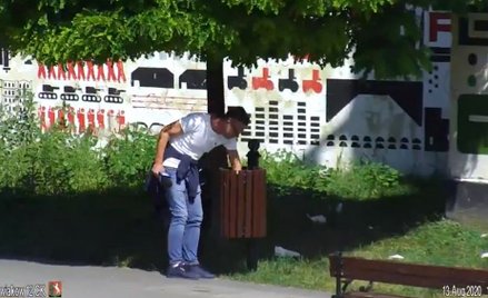 Lublin: Reporter TVP rozrzucał śmieci na placu Lecha Kaczyńskiego