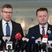 Wiceprzewodniczący PiS Mariusz Błaszczak (P) oraz poseł PiS Marcin Warchoł (L) podczas konferencji p