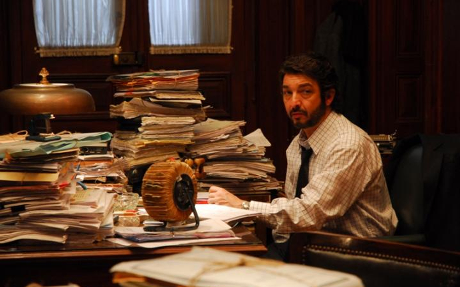 Ricardo Darin jako śledczy z Buenos Aires, który po latach wraca do nierozwiązanej sprawy; film "Sek