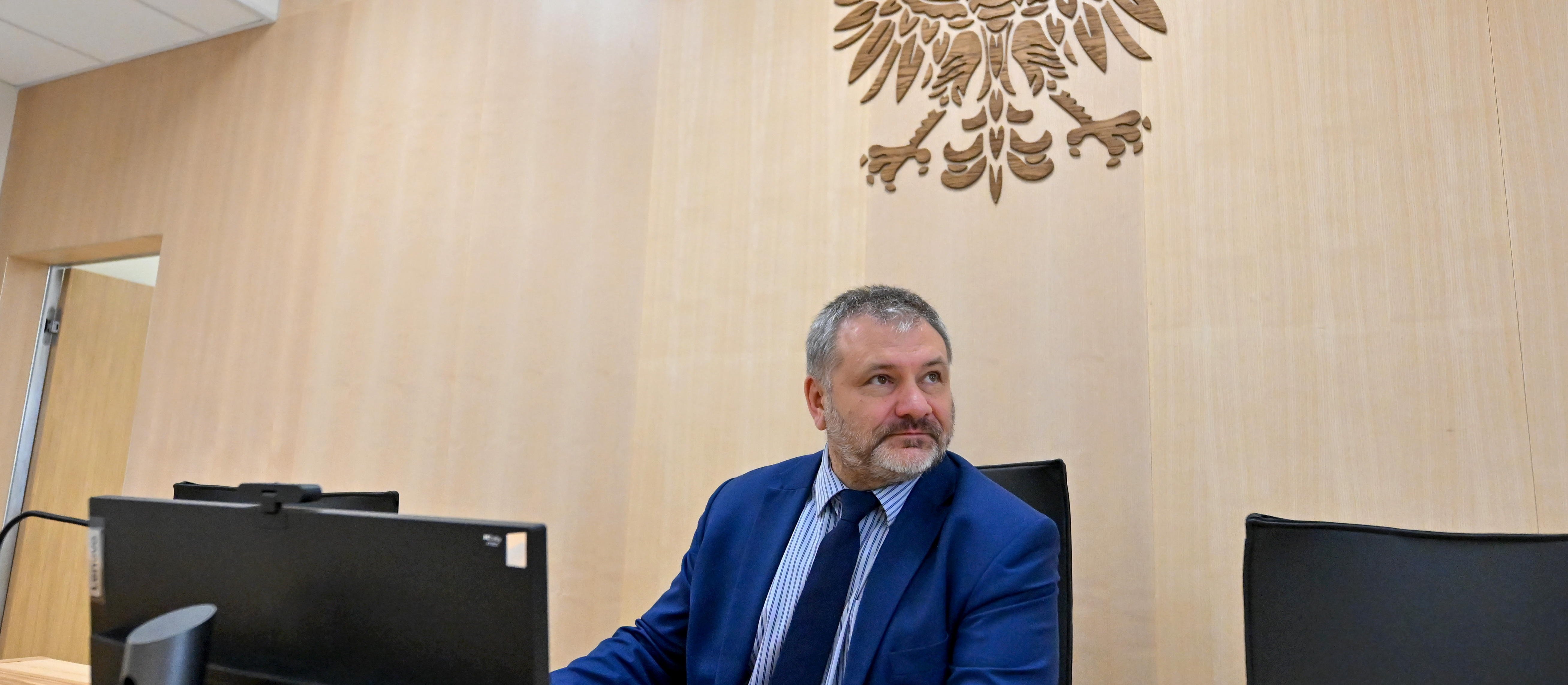 Waldemar Żurek: osoby przesłuchiwane przez sąd będą mogły pozostawać w pozycji siedzącej