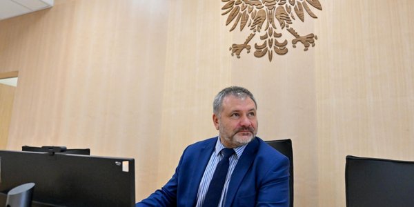 Waldemar Żurek: osoby przesłuchiwane przez sąd będą mogły pozostawać w pozycji siedzącej