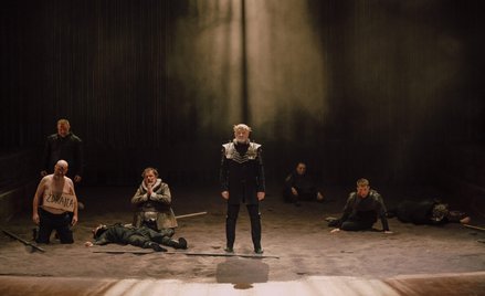 Od lewej: Szymon Kuśmider (Falstaff), Andrzej Seweryn (Henryk IV), Paweł Krucz (książę Henryk) w „He