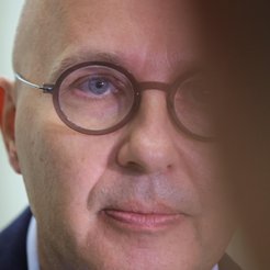 Maciej Pach: Historia habilitacji posła Kropiwnickiego, czyli dramat w czterech aktach
