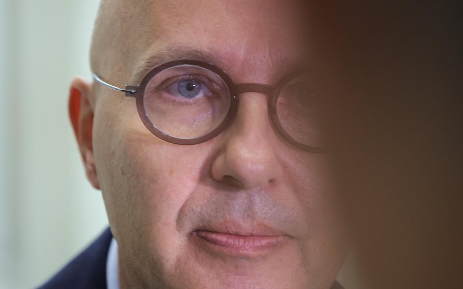 Maciej Pach: Historia habilitacji posła Kropiwnickiego, czyli dramat w czterech aktach