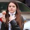 Suri Cruise mieszka obecnie z matką w Nowym Jorku i według doniesień medialnych zamierza pójść w śla