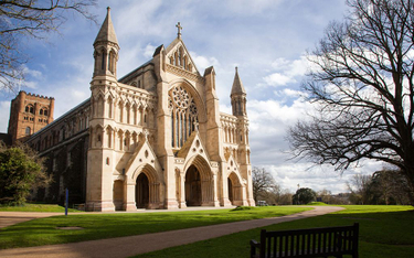 Kościół Anglii zawiesza publiczne obrządki religijne