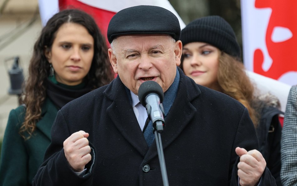 Prezes PiS Jarosław Kaczyński podczas "Protestu Wolnych Polaków" przed siedzibą Trybunału Konstytucy