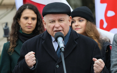 Prezes PiS Jarosław Kaczyński podczas "Protestu Wolnych Polaków" przed siedzibą Trybunału Konstytucy