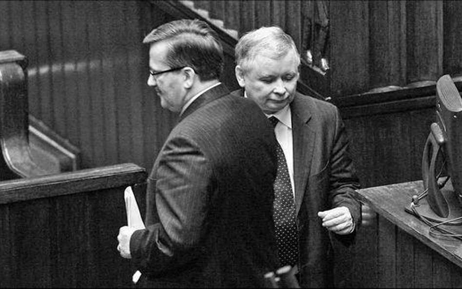 Bronisław Komorowski i Jarosław Kaczyński w Sejmie, grudzień 2008 r.