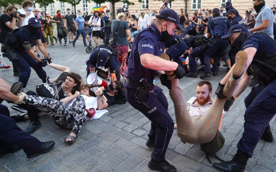 Zatrzymanie Margot, związane z atakiem na kierowcę ciężarówki pro-life, spotkało się z protestami je