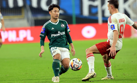 Ryoya Morishita (Legia Warszawa) i Andreu Arasa (ŁKS Łódź) podczas meczu 1/8 finału piłkarskiego Puc