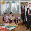 Rosyjski premier Dmitrij Miedwiediew odwiedził w poniedziałek dziecięcy szpital w Symferopolu