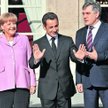 Niemiecka kanclerz Angela Merkel i francuski prezydent Nicolas Sarkozy (pośrodku) będą się starali p