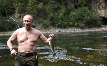Łowienie ryb w rzekach Republiki Tuwa to jedna z ulubionych wakacyjnych rozrywek Władimira Putina. T