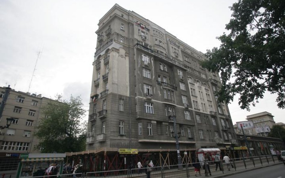 Urzędnicy blokują remont kamienicy, która grozi zawaleniem