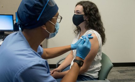 Koronawirus. Testy w USA przesądzą jak skuteczna jest szczepionka oksfordzka?