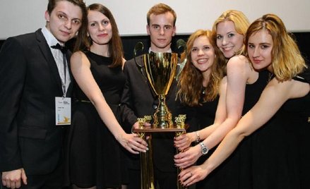 Mistrz Enactus Poland 2015 – zespół SGGW, w tym liderka projektu Aphasia Martyna Gańko (z prawej)