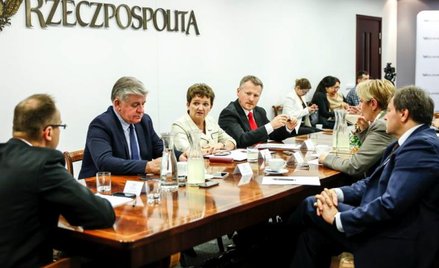 Debata o sieciach szerokopasmowych, w tym ich finansowaniu i barierach techniczno-prawnych związanyc