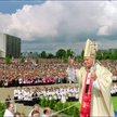 Jan Paweł II podczas czwartej pielgrzymki do Polski: msza św. pod gołym niebem 6 czerwca 1991 r. w O