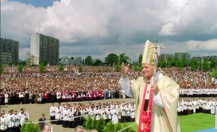 Jan Paweł II podczas czwartej pielgrzymki do Polski: msza św. pod gołym niebem 6 czerwca 1991 r. w O