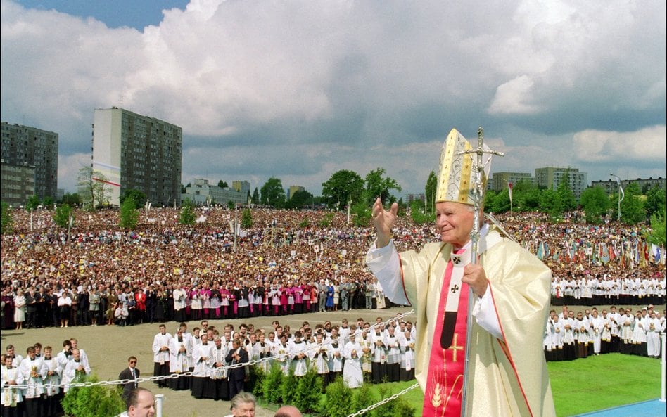 Jan Paweł II podczas czwartej pielgrzymki do Polski: msza św. pod gołym niebem 6 czerwca 1991 r. w O
