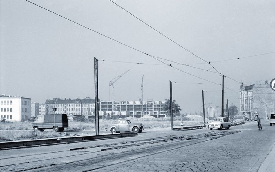 Okolice placu Pierwszego Maja (obecnie plac Jana Pawła II), lata 60., fot. Tomasz Olszewski, Muzeum 