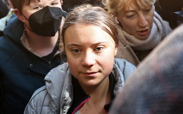 Greta Thunberg została zatrzyma przed hotelem w Londynie za próbę blokowania wejścia do budynku, w k