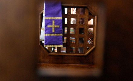 W niektórych parafiach księża oferują spowiedź z samochodu. Wierni, którzy nie mają możliwości wyspo