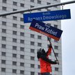 Zmiana nazwy ronda Romana Dmowskiego na Rondo Praw Kobiet w ramach demonstracji pod hasłem "W imię m