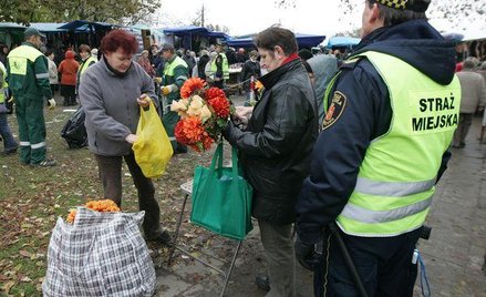 Strażnik miejski może dać mandat za sprzedaż towarów poza miejscami do tego wyznaczonymi