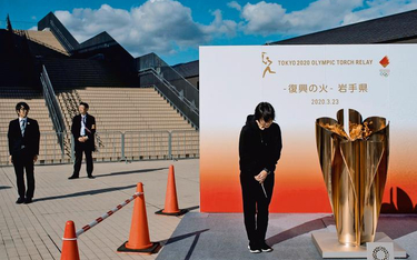 Trwa smutna podróż olimpijskiego ognia po Japonii
