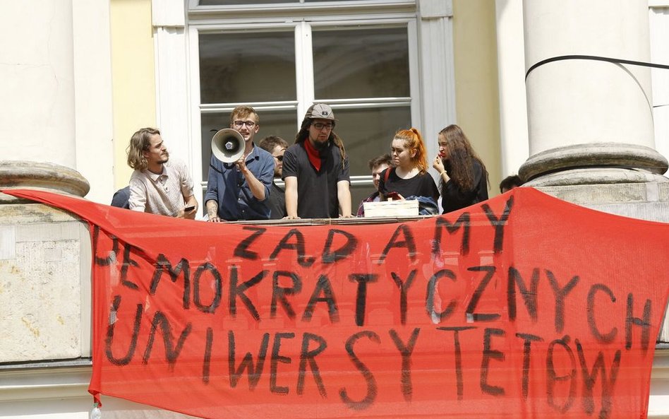 Protest studentów na UW. Sprzeciwiają się ustawie, czy własnym wyobrażeniom o niej?